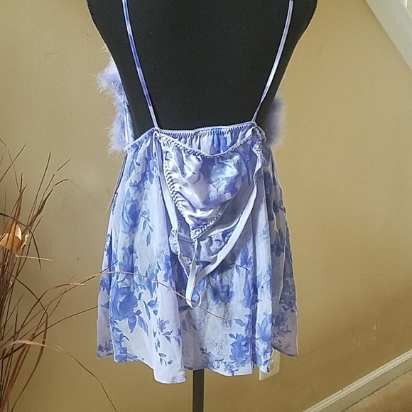 Violet Lingerie with fur trim - Picture 3 of 5